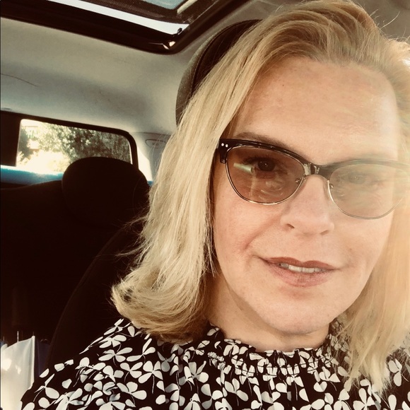 Meet your Posher, Lesa - Picture 1 of 5